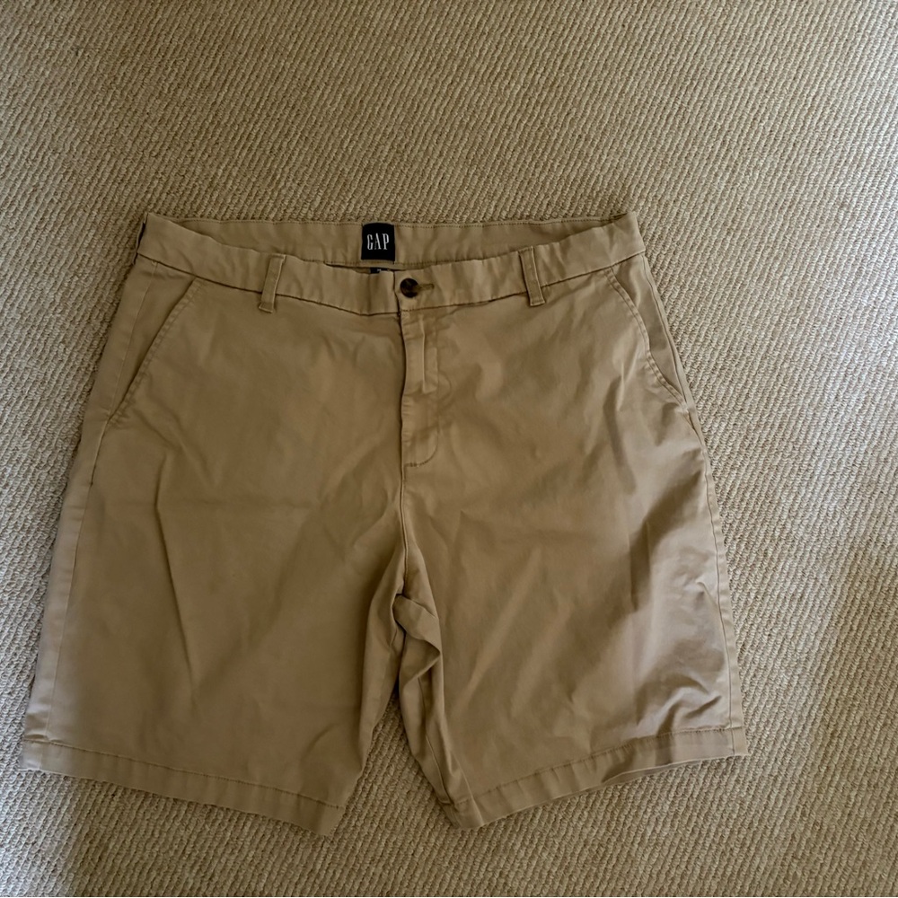 GAP Tan Flat Front Shorts Classic Style 38
Never worn